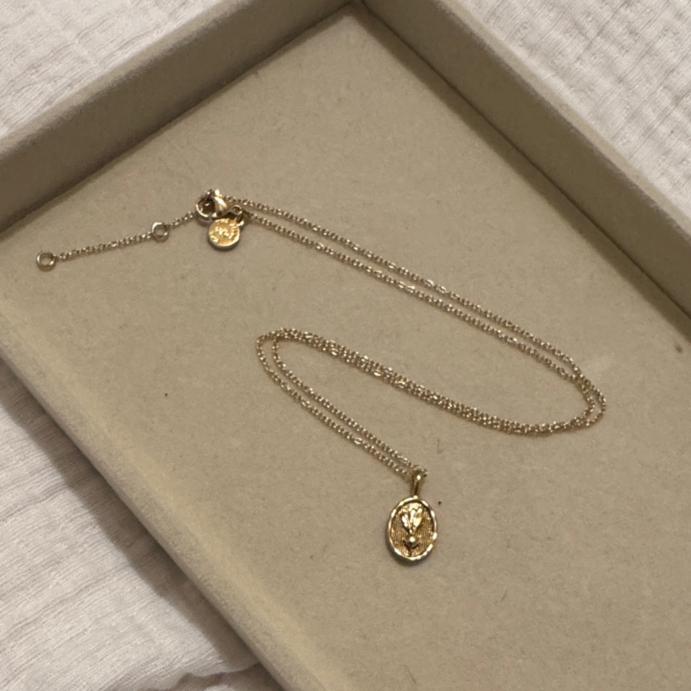 Gold Medallion Pendant Necklace - Women Jewelry